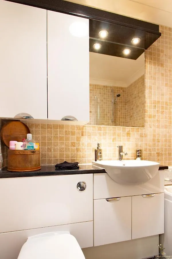 Station Lodge Close To City Centre With Parking Exeter