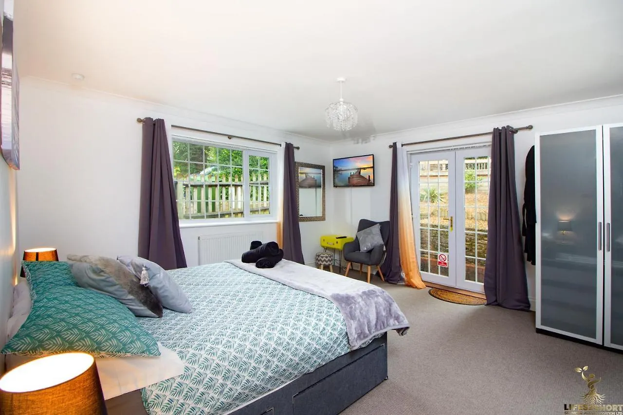 Station Lodge Close To City Centre With Parking Exeter Apartment